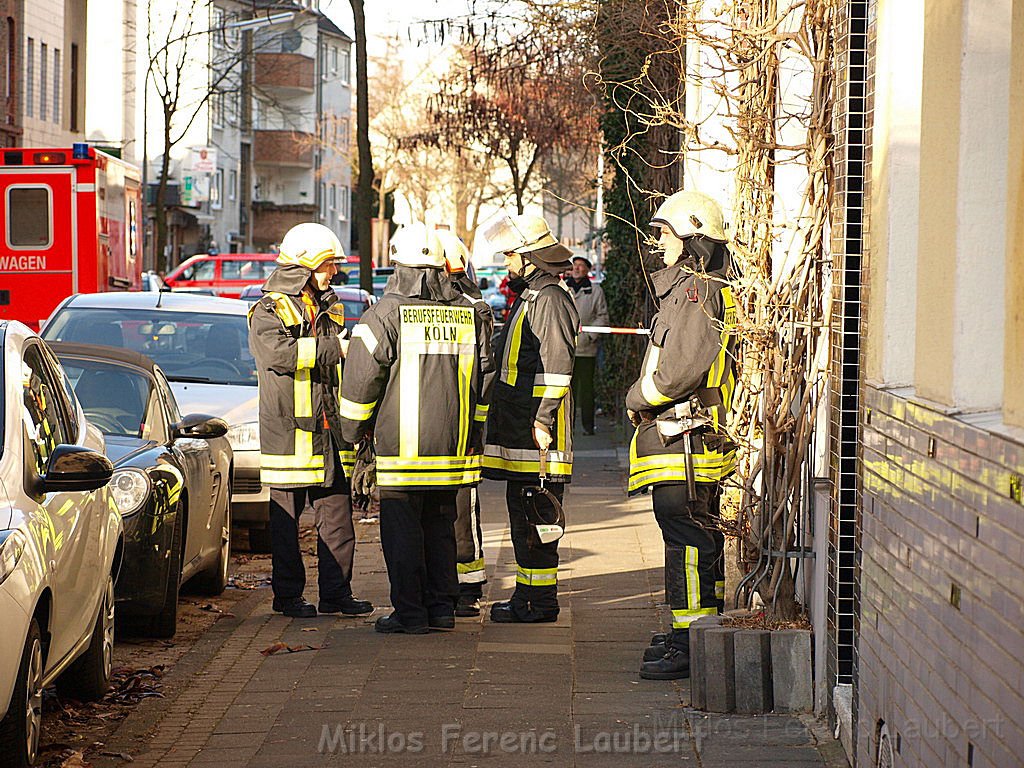 Einsatz Feuerwehr SEK Polizei Koeln Nippes Merheimerstr P052.JPG